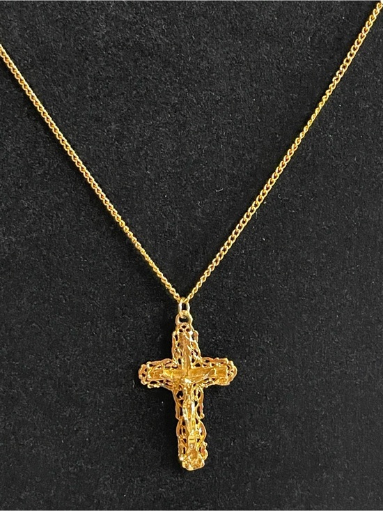 Jewelry - Vintage 14k gold plated lacy crucifix necklace